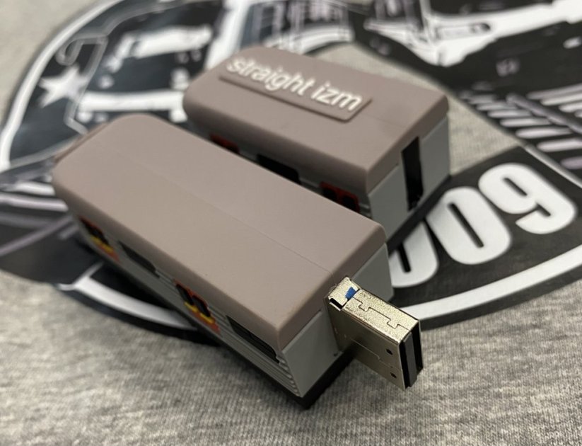 Straight IZM Movie - USB Flash - Limitovaná Edice EČS