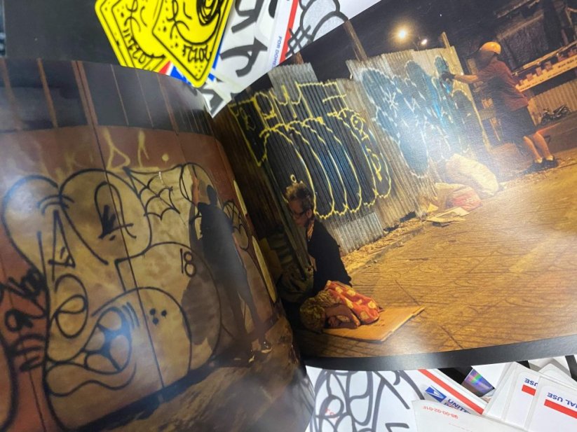 Upper Hand magazine vol.4