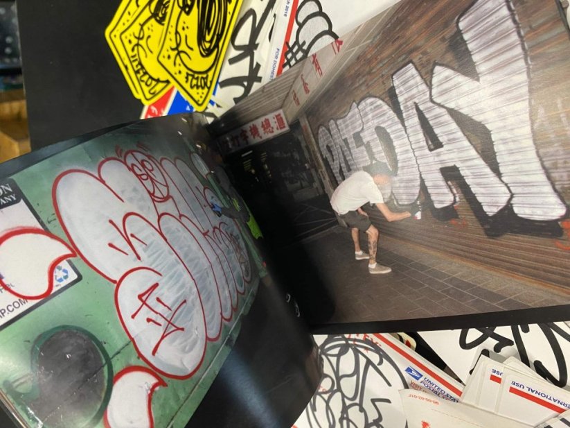 Upper Hand magazine vol.4